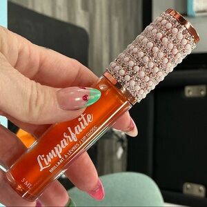 Apricot gloss